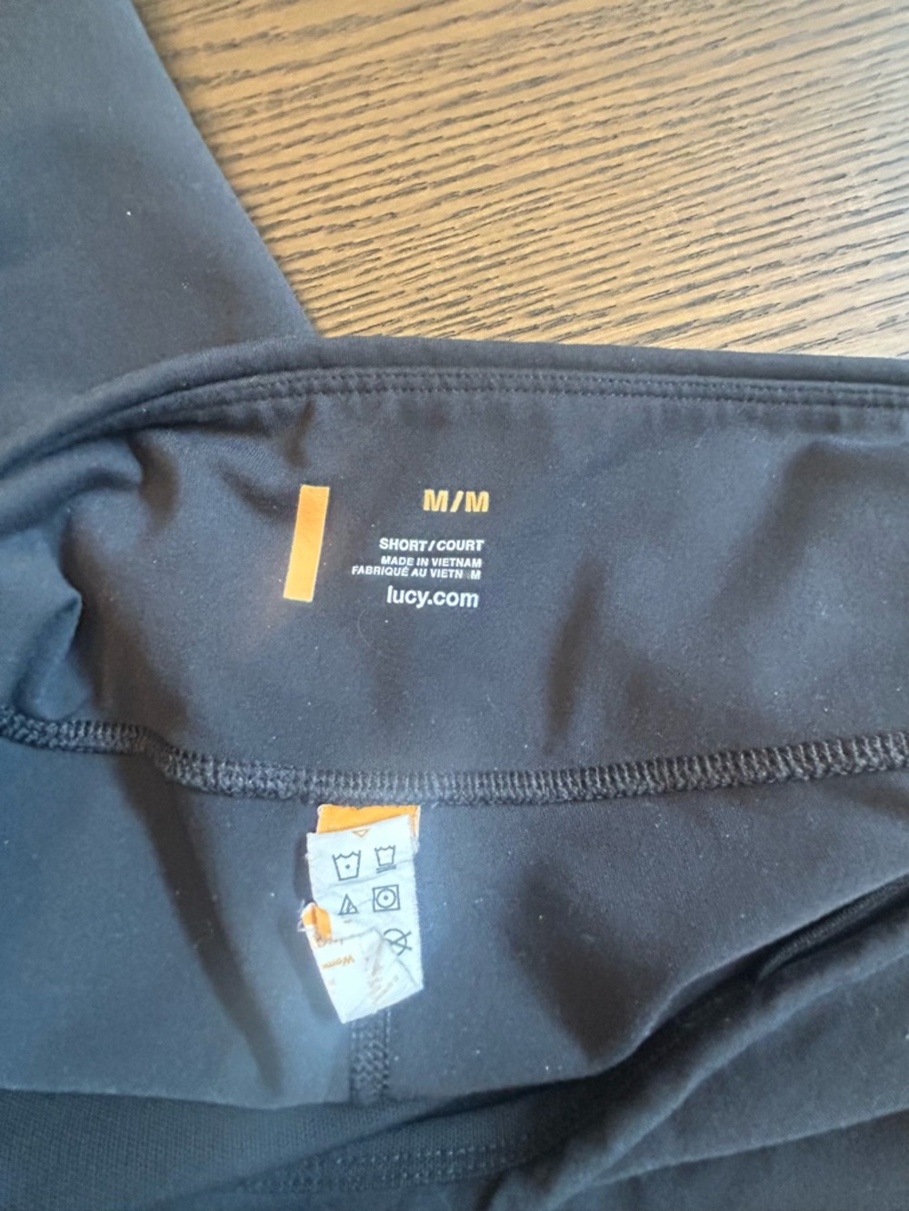 Lucy Black Boot-Cut Flare Yoga Pants Medium Short Court - Picture 8 of 8